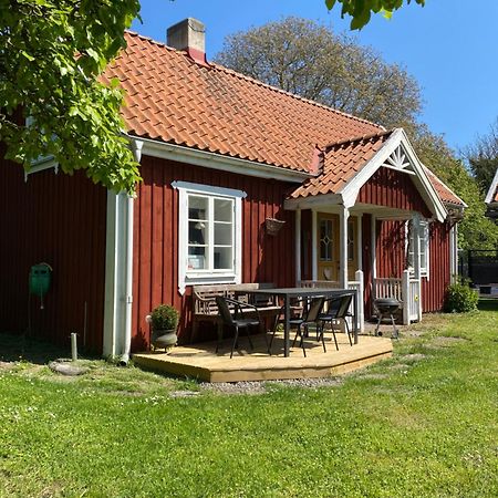 Bo I Egen Stuga Pa Haerlig Oelandsgard Köpingsvik Exterior foto