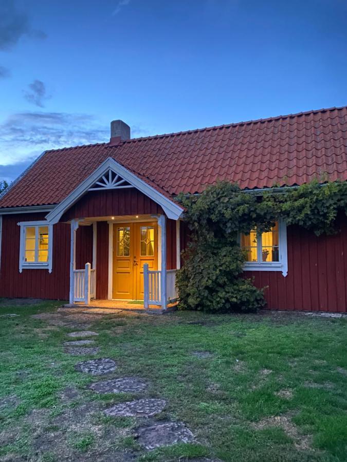 Bo I Egen Stuga Pa Haerlig Oelandsgard Köpingsvik Exterior foto