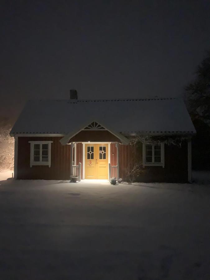Bo I Egen Stuga Pa Haerlig Oelandsgard Köpingsvik Exterior foto