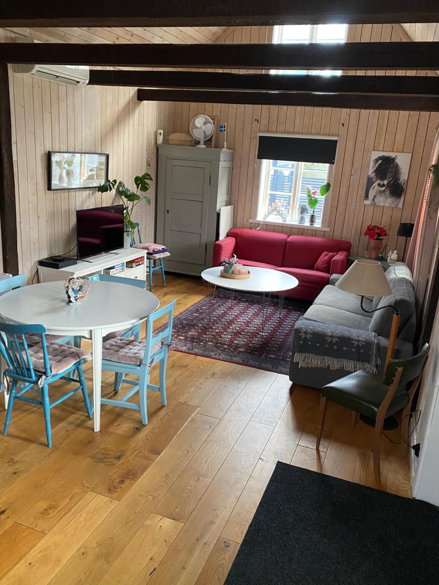 Bo I Egen Stuga Pa Haerlig Oelandsgard Köpingsvik Exterior foto